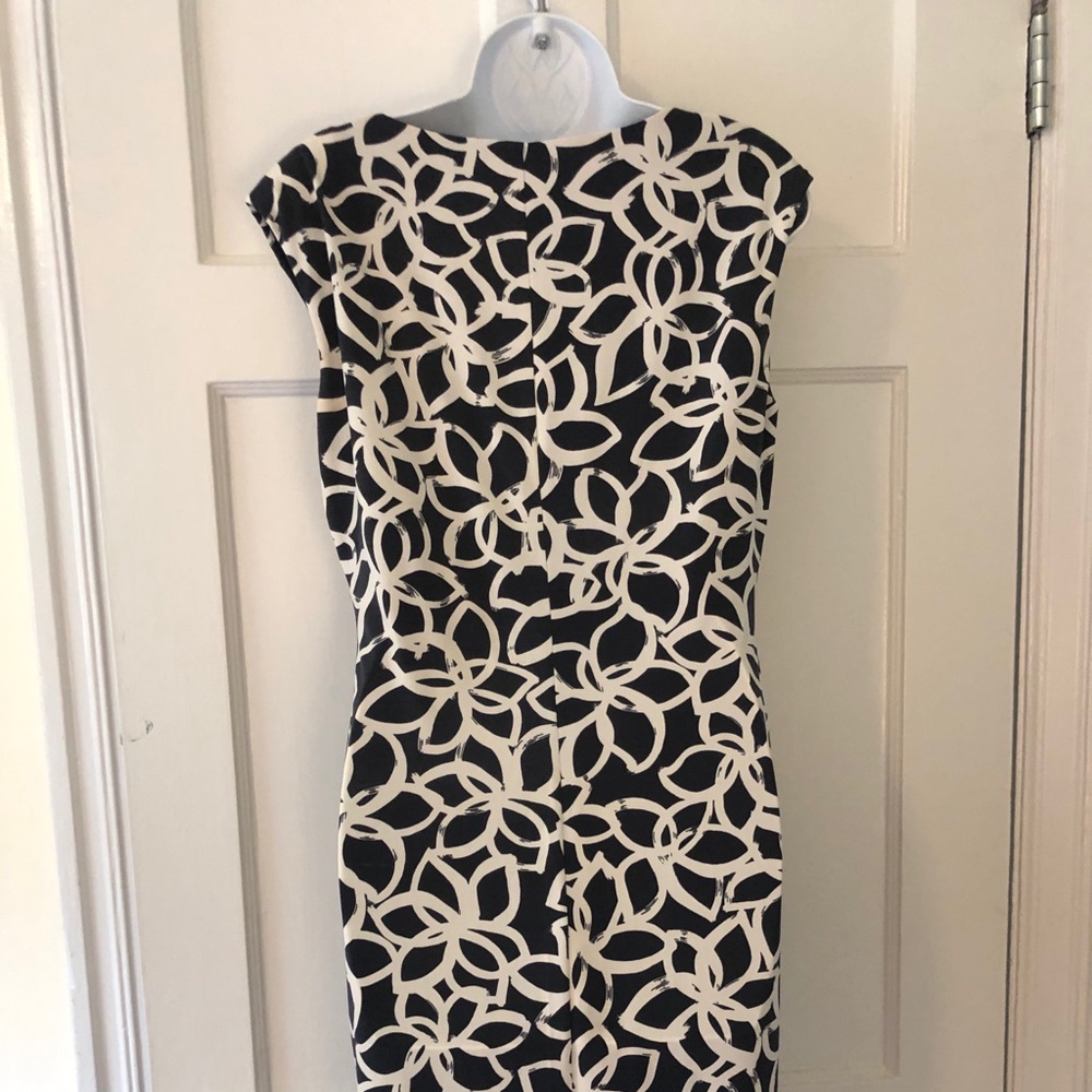 Like new body con dress - Picture 5 of 7